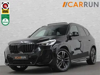 BMW X1 sDrive18i M-Sport | Panorama | Trekhaak | Origineel Nederlands | Sfeerverlichting | Carplay |