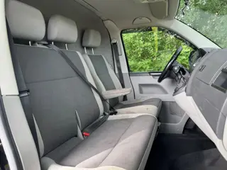 Foto 13 van Volkswagen Transporter 2.0 TDI L2H1 2015 MARGE 140PK AUTOMAAT AIRCO CRUISE