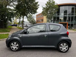 Foto 11 van Toyota Aygo 1.0-12V +|AIRCO|ELEKRAMEN|STUURBEKR|APK27-09-2027|INRUILKOOPIE