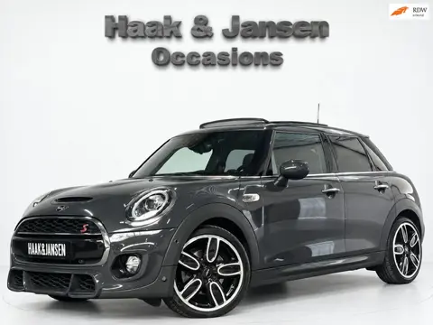 Mini 5-Deurs 2.0 Cooper S JCW 192PK Automaat Pano Leder
