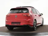 Foto 23 van Volkswagen Golf 1.5 eTSI 150pk DSG R-Line Edition · Panoramadak · Apple/Android Car Play · Camera +