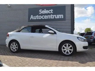 Foto 16 van Volkswagen Golf Cabriolet 1.2 TSI BlueMotion|STOELVERW.|CARPLAY-NAVI|BLUETOOTH|ONDERH.BOEKJES|SENSOR