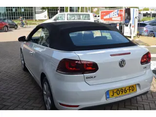 Foto 18 van Volkswagen Golf Cabriolet 1.2 TSI BlueMotion|STOELVERW.|CARPLAY-NAVI|BLUETOOTH|ONDERH.BOEKJES|SENSOR