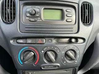 Foto 19 van Toyota Yaris Verso 1.5-16V VVT-i Sol AIRCO | NAP !
