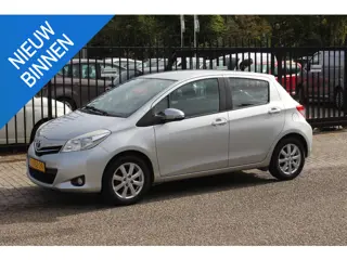 Foto 12 van Toyota Yaris 1.0 VVT-i Aspiration, Airco, Trekhaak!