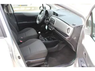 Foto 16 van Toyota Yaris 1.0 VVT-i Aspiration, Airco, Trekhaak!