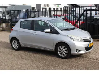 Foto 17 van Toyota Yaris 1.0 VVT-i Aspiration, Airco, Trekhaak!