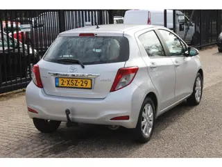 Foto 20 van Toyota Yaris 1.0 VVT-i Aspiration, Airco, Trekhaak!
