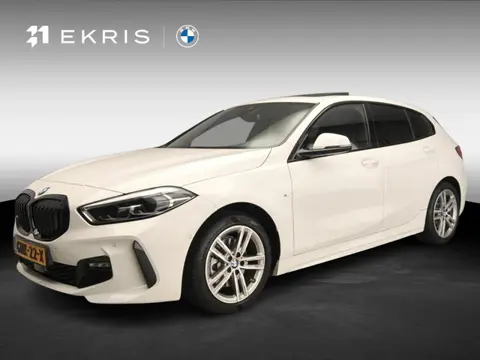 BMW 1 Serie 5-deurs 118i | M-Sportpakket | LED | Navigatie | Panoramadak | Sportstoelen | Shadow lin