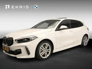 BMW 1 Serie 5-deurs 118i | M-Sportpakket | LED | Navigatie | Panoramadak | Sportstoelen | Shadow lin