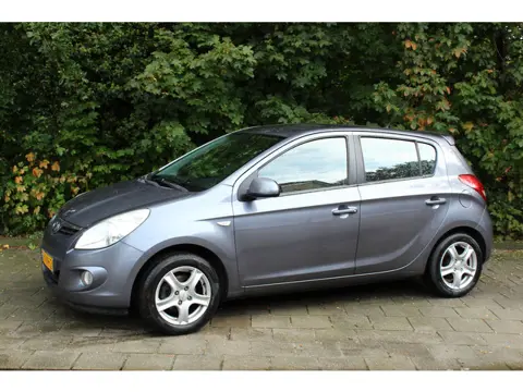 Hyundai i20 1.4i DynamicVersion 2e eigenaar APK nieuw airco rondom nieuwe banden