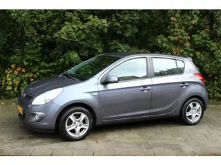 Hyundai i20 1.4i DynamicVersion 2e eigenaar APK nieuw airco rondom nieuwe banden
