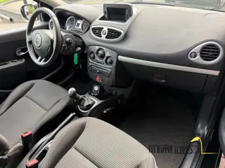 Foto 20 van Renault Clio Estate 1.2 TCE Collection apk 10-2027