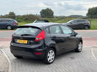 Foto 20 van Ford Fiesta 1.25 Limited nieuwe apk