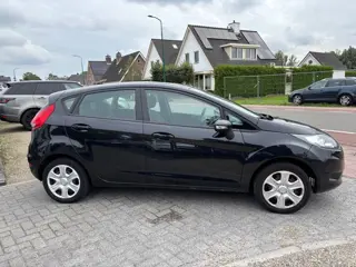 Foto 15 van Ford Fiesta 1.25 Limited nieuwe apk
