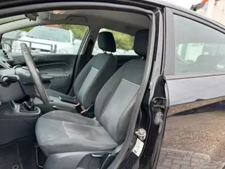 Foto 12 van Ford Fiesta 1.25 Limited nieuwe apk
