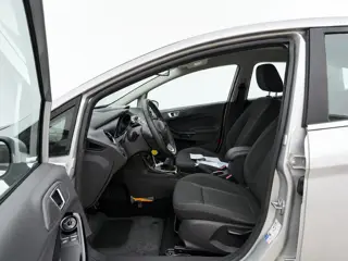 Foto 15 van Ford Fiesta 1.0 EcoBoost Titanium TREKHAAK ZEER MOOIE AUTO