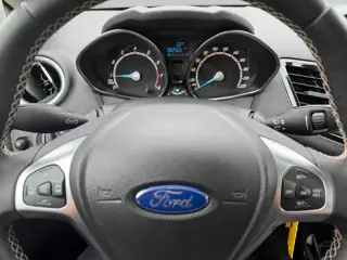Foto 12 van Ford Fiesta 1.0 EcoBoost Titanium TREKHAAK ZEER MOOIE AUTO