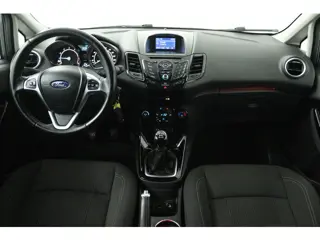 Foto 13 van Ford Fiesta 1.0 EcoBoost Candy Blue Edition (CRUISE CONTROL, PARKEERSENSOREN, AIRCO)
