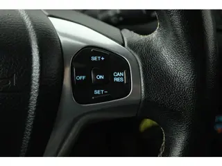 Foto 18 van Ford Fiesta 1.0 EcoBoost Candy Blue Edition (CRUISE CONTROL, PARKEERSENSOREN, AIRCO)
