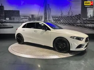 Mercedes-Benz A-klasse 180 Business Solution AMG *NL Auto*Led*Pano*Camera*