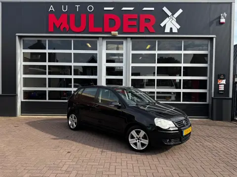 VOLKSWAGEN POLO 1.4-16V FSI SPORTLINE / CRUISECONTROL / AIRCO / NAP / APK NIEUW!