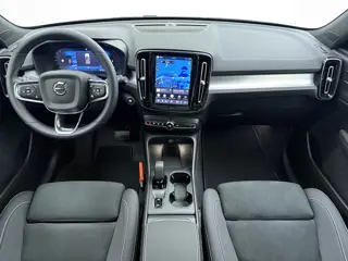 Foto 20 van Volvo XC40 B4 211pk Plus Dark / 20'' / 360 Camera / Trekhaak / Pixel Koplampen / Panoramadak / Nubuc