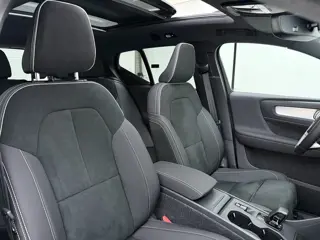 Foto 17 van Volvo XC40 B4 211pk Plus Dark / 20'' / 360 Camera / Trekhaak / Pixel Koplampen / Panoramadak / Nubuc