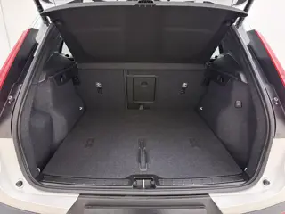 Foto 13 van Volvo XC40 B4 211pk Plus Dark / 20'' / 360 Camera / Trekhaak / Pixel Koplampen / Panoramadak / Nubuc