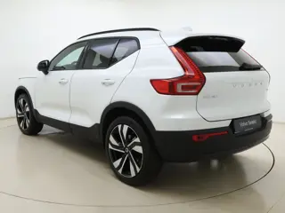 Foto 12 van Volvo XC40 B4 211pk Plus Dark / 20'' / 360 Camera / Trekhaak / Pixel Koplampen / Panoramadak / Nubuc