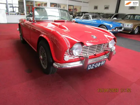 Triumph TR 4 Body off gerestaureerd in nieuw staat.