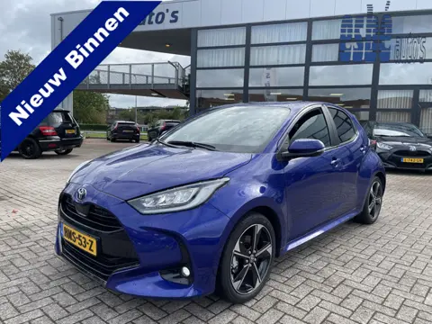 Toyota Yaris 1.5 Hybrid 130 Executive 17 Inch Clima Stoelverwarming Parkeersensoren v+a Navigatie 1/