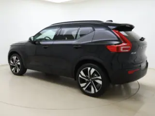 Foto 19 van Volvo XC40 B4 211pk Plus Dark / 20'' / Pixel Koplampen / Panoramadak / Getint Glas / Nubuck / 360 Ca