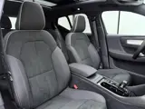 Foto 28 van Volvo XC40 B4 211pk Plus Dark / 20'' / Pixel Koplampen / Panoramadak / Getint Glas / Nubuck / 360 Ca
