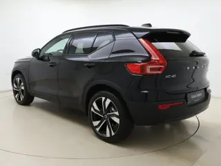 Foto 13 van Volvo XC40 B4 211pk Plus Dark / 20'' / Pixel Koplampen / Panoramadak / Getint Glas / Nubuck / 360 Ca