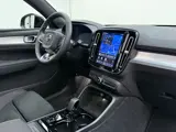 Foto 22 van Volvo XC40 B4 211pk Plus Dark / 20'' / Pixel Koplampen / Panoramadak / Getint Glas / Nubuck / 360 Ca