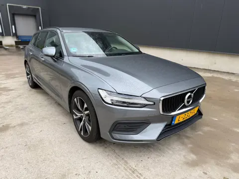 Volvo V60 2.0 B3 Momentum Advantage