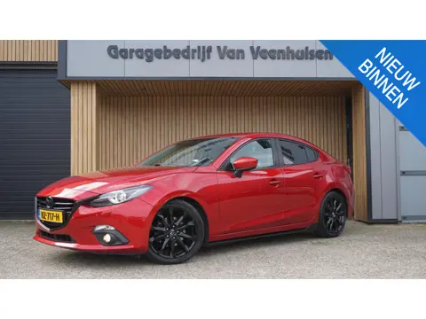 Mazda 3 2.0 120pk GT-M *Black Optik* Leder HUD BOSE LED Stoelverwarming Keyless *Soul Red Pearl* NL 