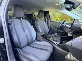 Foto 15 van Peugeot 208 1.2 PureTech Allure Pack Carplay 360Camera 16INCH Cruise Control Perfect Onderhouden