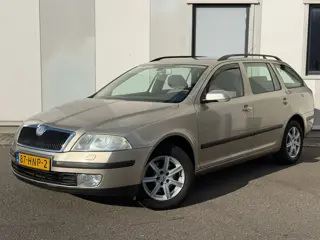 Skoda Octavia Combi 2.0 FSI Ambiente Xenon Navi Trekhaak APK 05-2027 INRUILKOOPJE!