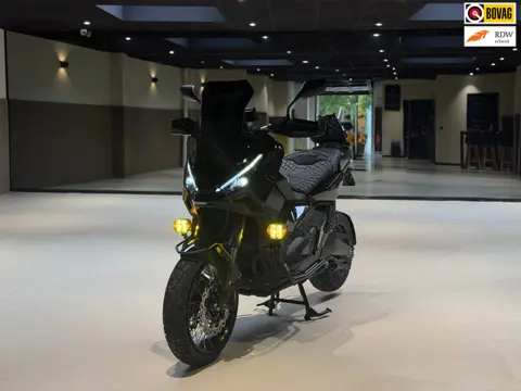 Honda X-ADV 750 NC |Akrapovic|Apple carplay|ABS|Cruise|Led|Fabrieksgarantie