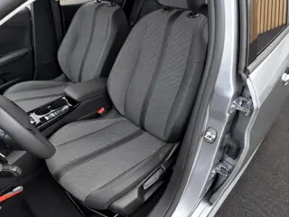 Foto 13 van Peugeot 208 1.2 Hybrid 110 e-DCS6 Allure Automaat | Camera/Navi/Climate