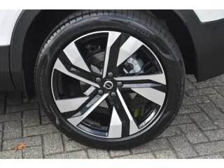 Foto 15 van Volvo XC40 B4 Plus Dark | ACC | Trekhaak | Schuif/kanteldak | Stoel + Stuur verwarmd | BLIS | Nubuck