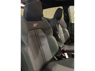 Foto 19 van Ford Fiesta 1.5 EcoBoost ST / 1e eigenaar / Dealer onderhouden / Winterpakket /