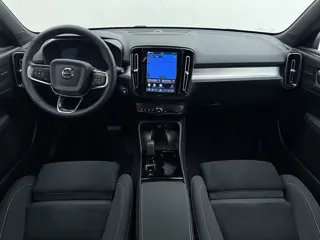 Foto 13 van Volvo XC40 B4 211pk Plus Dark / Nubuck / Elektr. Stoelen / Panoramadak / Trekhaak / Harman&Kardon Au