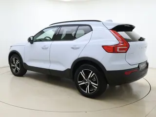 Foto 14 van Volvo XC40 B4 211pk Plus Dark / Nubuck / Elektr. Stoelen / Panoramadak / Trekhaak / Harman&Kardon Au