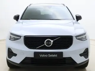 Foto 16 van Volvo XC40 B4 211pk Plus Dark / Nubuck / Elektr. Stoelen / Panoramadak / Trekhaak / Harman&Kardon Au