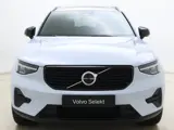 Foto 26 van Volvo XC40 B4 211pk Plus Dark / Nubuck / Elektr. Stoelen / Panoramadak / Trekhaak / Harman&Kardon Au
