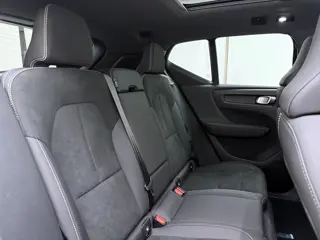 Foto 17 van Volvo XC40 B4 211pk Plus Dark / Nubuck / Elektr. Stoelen / Panoramadak / Trekhaak / Harman&Kardon Au