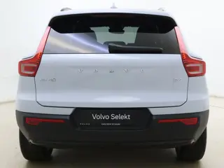Foto 18 van Volvo XC40 B4 211pk Plus Dark / Nubuck / Elektr. Stoelen / Panoramadak / Trekhaak / Harman&Kardon Au